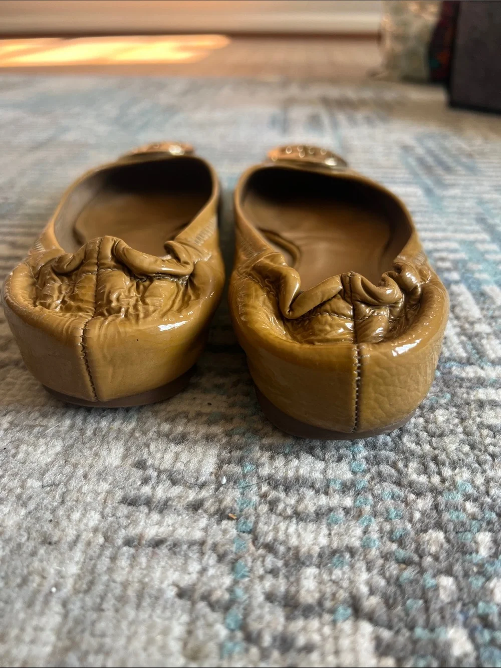 Tory Burch Reva Patent Leather Ballet Flats Camel Gold Logo 6 6.5